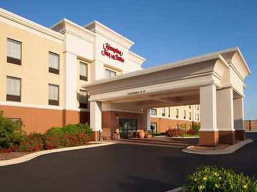 Hampton Inn & Suites Chicago/Saint Charles Exterior photo