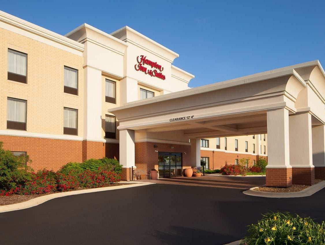 Hampton Inn & Suites Chicago/Saint Charles Exterior photo